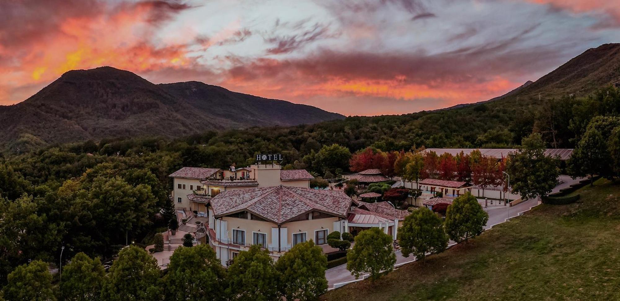 San Raffaele Hotel Restaurant & Resort Castelluccio Superiore Exterior photo